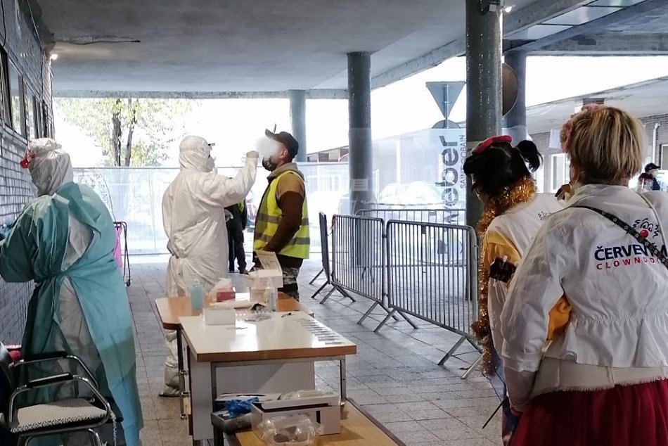 V OBRAZOCH: Víkendové testovanie na COVID-19 v Detskej nemocnici