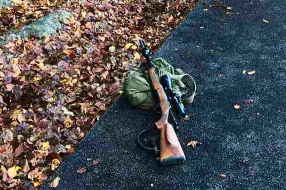 FOTO: Poľovník sa pošmykol a prestrelil si štyri prsty