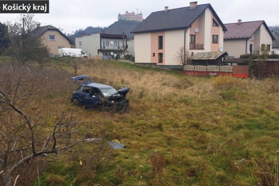 OBRAZOM: Dopravná nehoda v Krásnohorskom Podhradí