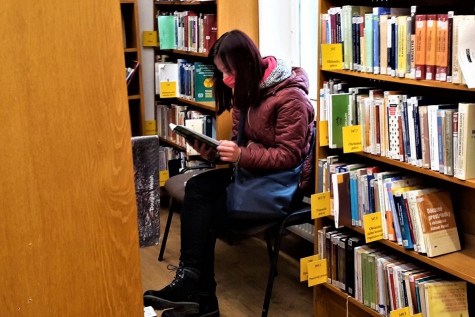 OBRAZOM: Považská knižnica po rekonštrukcii je opäť otvorená