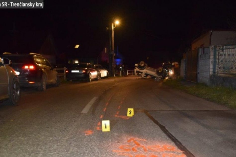 OBRAZOM: Nehoda v Dolnej Porube, opitý vodič a bez papierov takto narazil