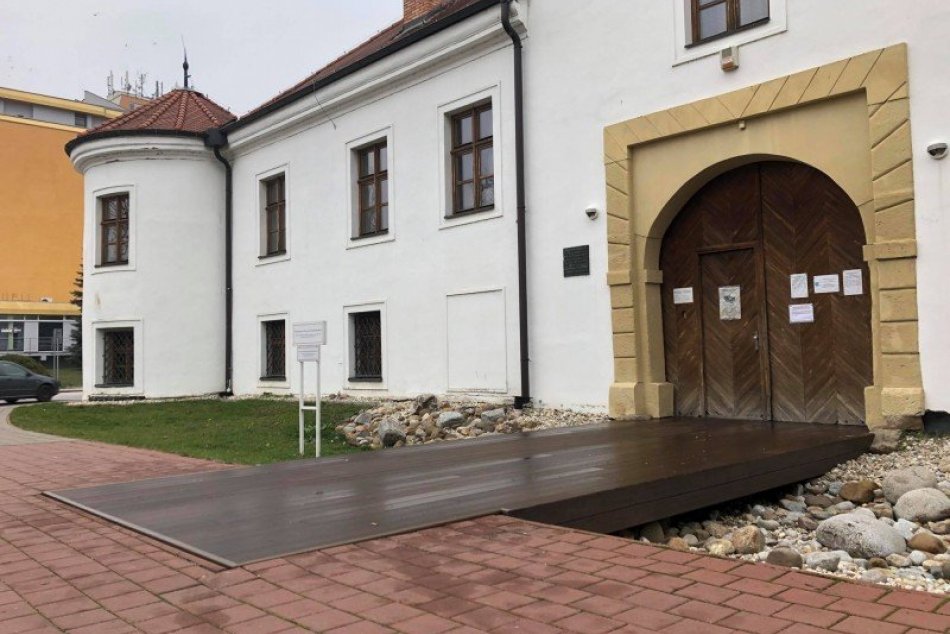 Mesto Šaľa vynovilo vstup do kaštieľa