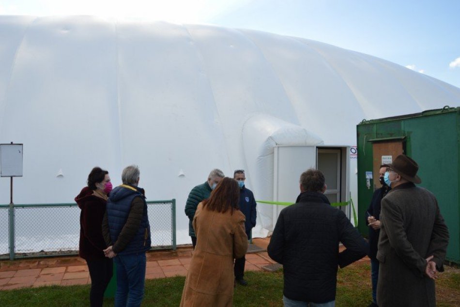 V Šali otvorili nafukovaciu tenisovú halu