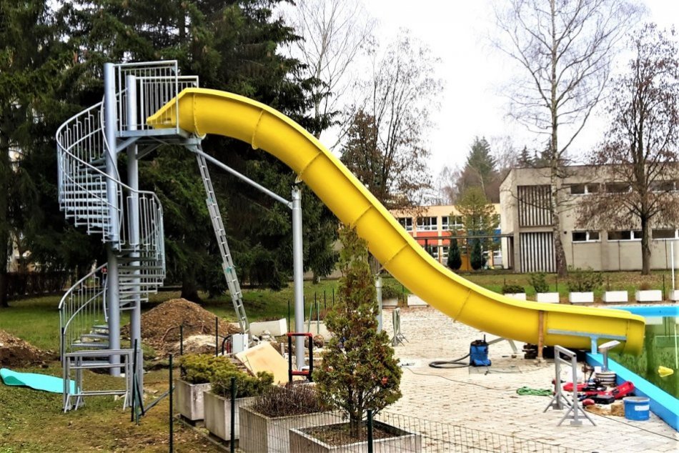 OBRAZOM: Nový tobogan a šmykľavka na letnom kúpalisku v Považskej Bystrici