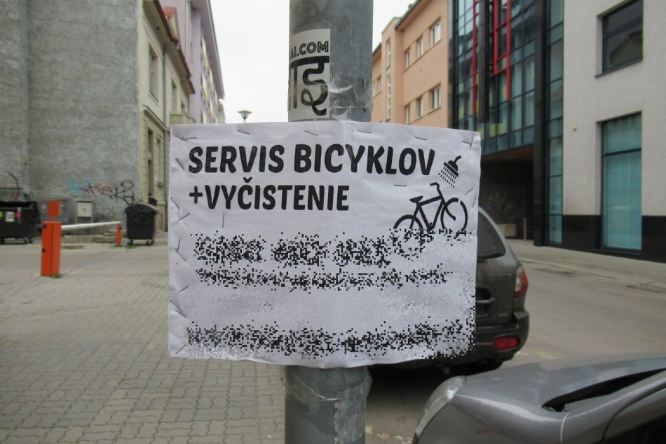 V OBRAZOCH: Za reklamné polepy na stĺpoch osvetlenia hrozí pokuta