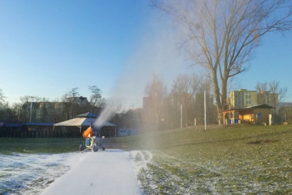 V OBRAZOCH: Zasnežovanie bežkárskeho okruhu v Bystrici