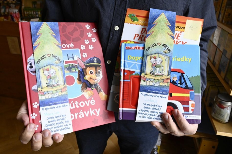 FOTO: Projekt Otvor srdce, daruj knihu obdaruje 172 detí z rodín v núdzi