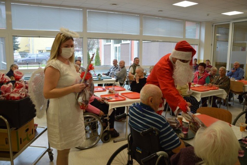 Mikuláš v domove dôchodcov v Šali