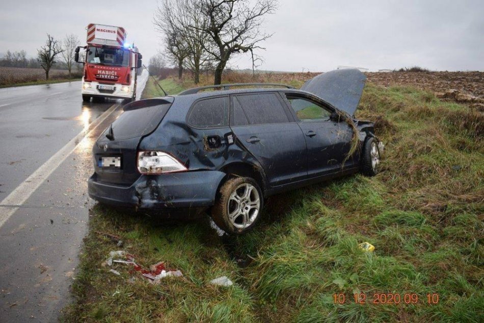 V OBRAZOCH: Opitý Lučenčan havaroval na mokrej ceste