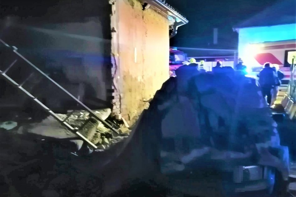 OBRAZOM: Výbuch rodinného domu v Púchove