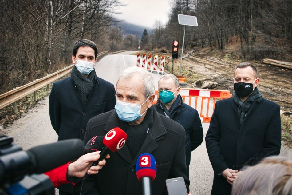 V OBRAZOCH: Cesta II/531 je opäť prejazdná v jednom profile