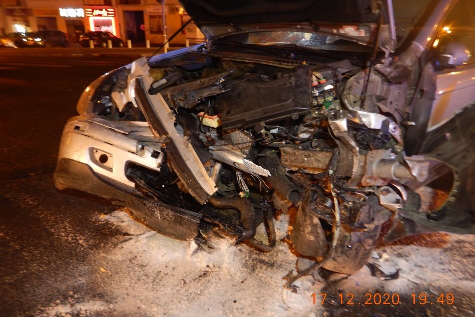 V OBRAZOCH: Vo Zvolene došlo k 2 nehodám v priebehu 2 hodín