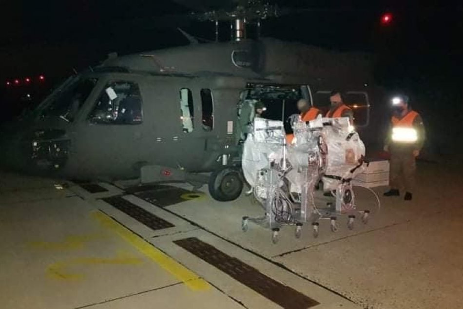 Nemocnice si pomáhajú: Do Nitry priviezli pľúcne ventilátory z Prešova, FOTO