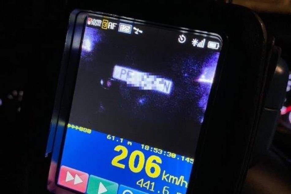 FOTO: Vodič pri Prievidzi prekročil maximálnu povolenú rýchlosť, dostal pokutu