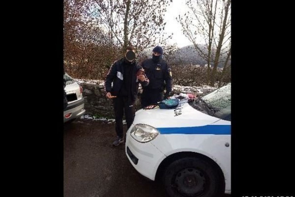 Zadržanie podozrivého muža, ktorý sa mal zamestnankyni vyhrážať zabitím