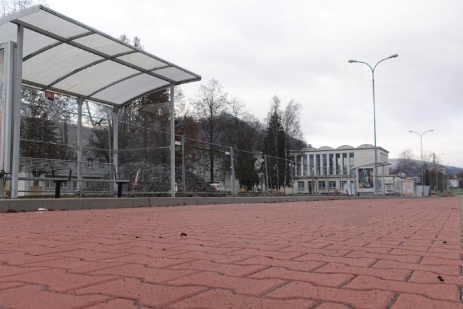 V OBRAZOCH: Ukončenie prvej fázy obnovy zvolenského predstaničného námestia