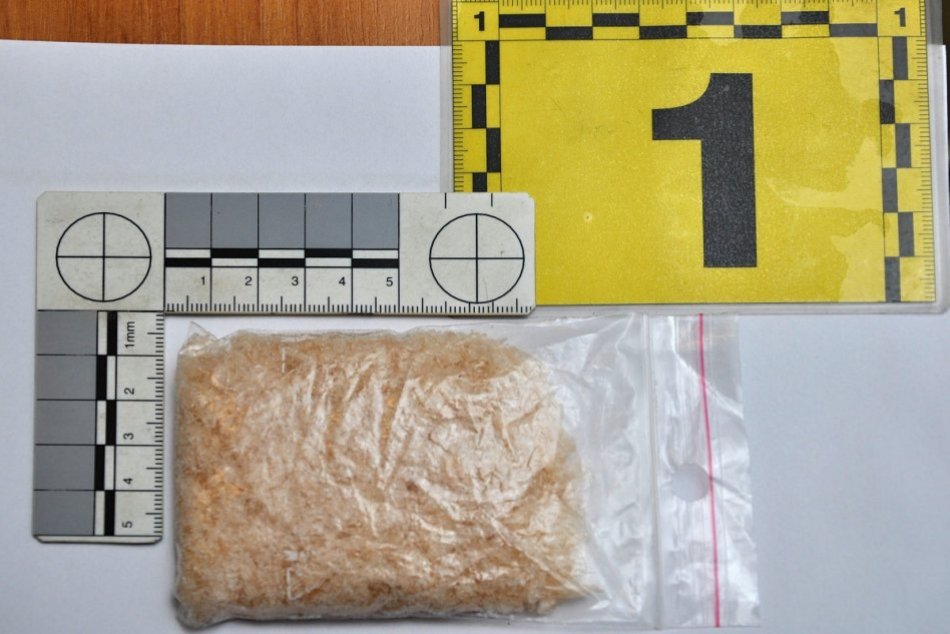 Muž skončil za drogy za mrežami