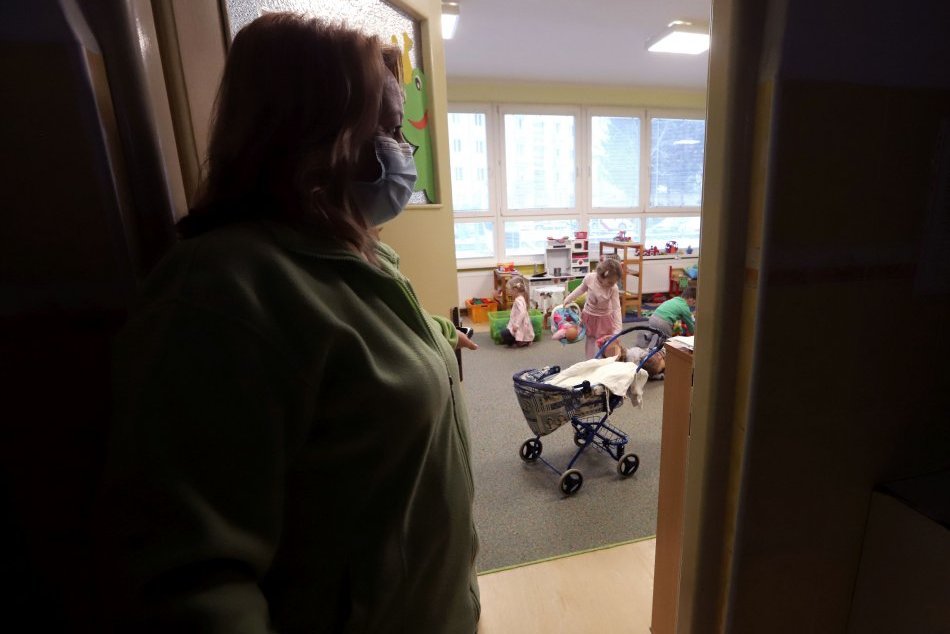 V OBRAZOCH: Zvolen otvoril školy a škôlky, nie však pre všetky deti