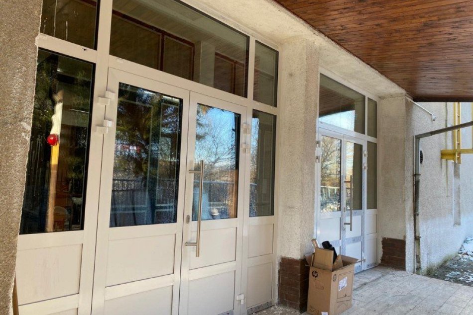 Vymenili okná na mestskej kolkárni