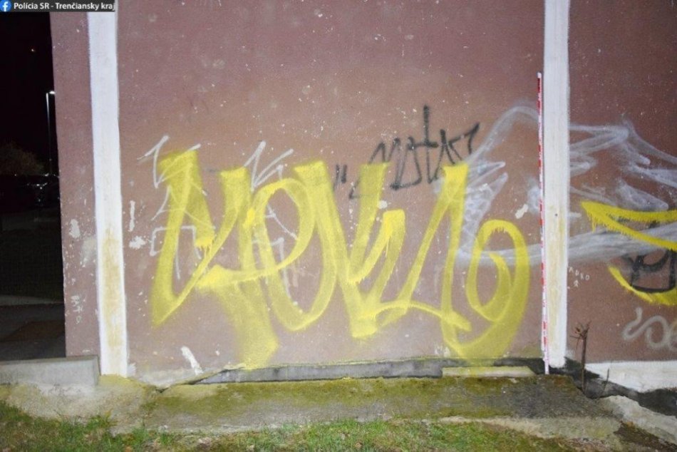 FOTO: „Odrastenému“ sprejerovi z Považskej Bystrice hrozí až ročné väzenie