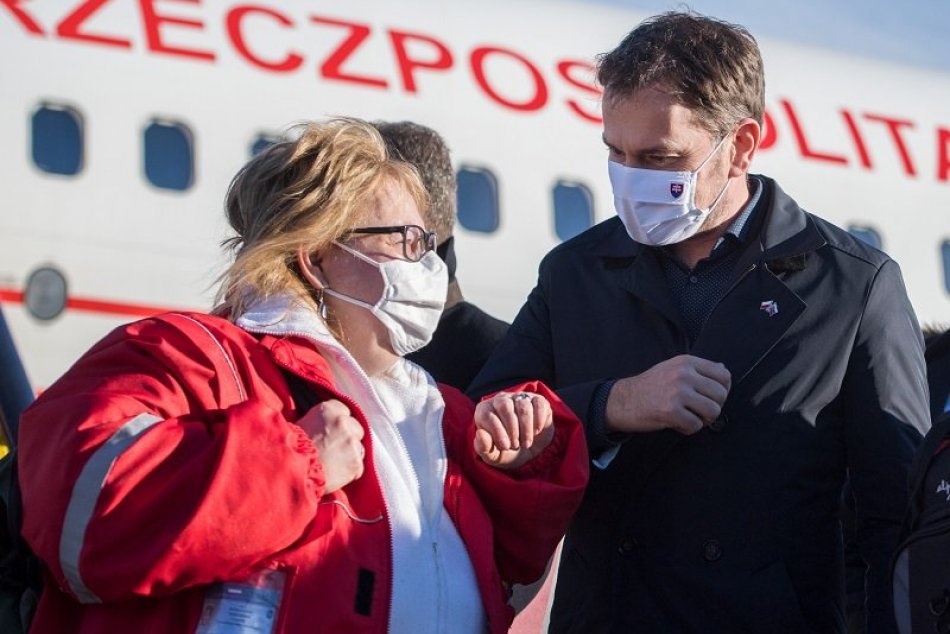 Prílet poľských lekárov a zdravotníkov na víkendové skríningové testovanie na Sl