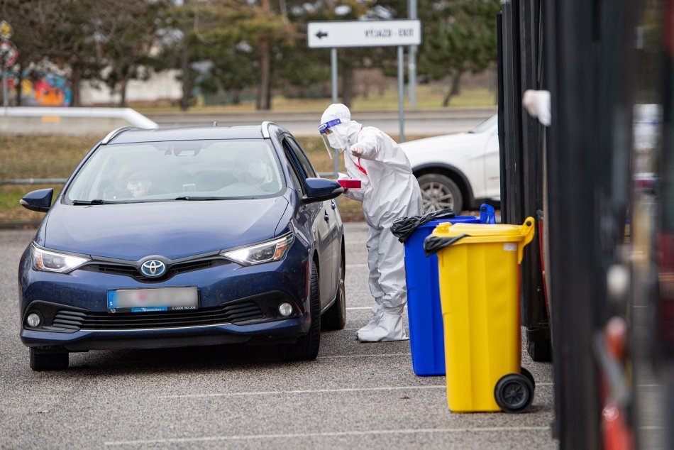 Testovanie drive-through na letisku M. R. Štefánika v Bratislave