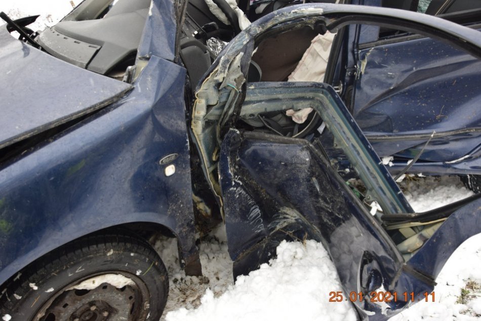 V OBRAZOCH: Vážna nehoda medzi Hačavou a Rimavskou Pílou