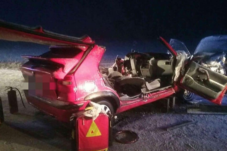 FOTO z vážnej nehody pri Trenčianskych Bohuslaviciach
