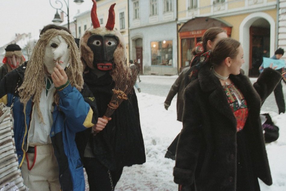 V OBRAZOCH: Dobové zábery fašiangov v Bystrici spred desiatok rokov