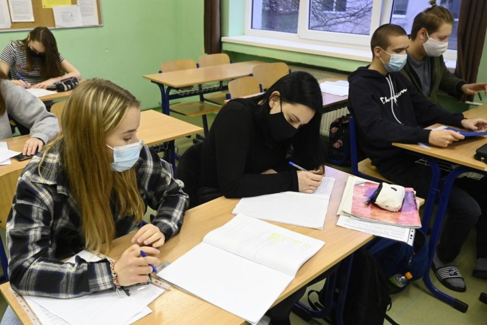 Študenti Strednej zdravotníckej školy C. Šimurkovej v Trenčíne opäť v laviciach