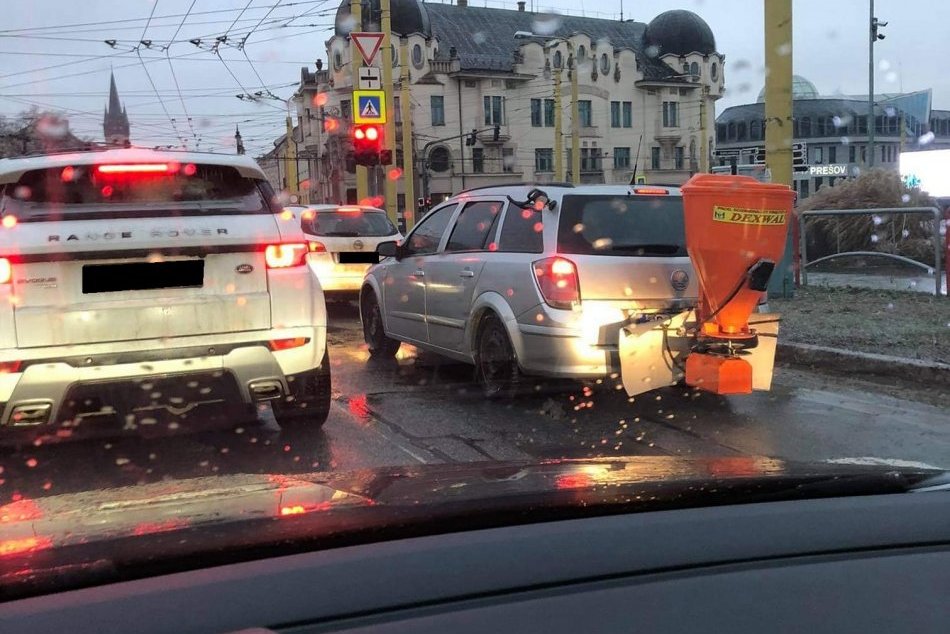 Obrazom: Netradičný posýpač v Prešove