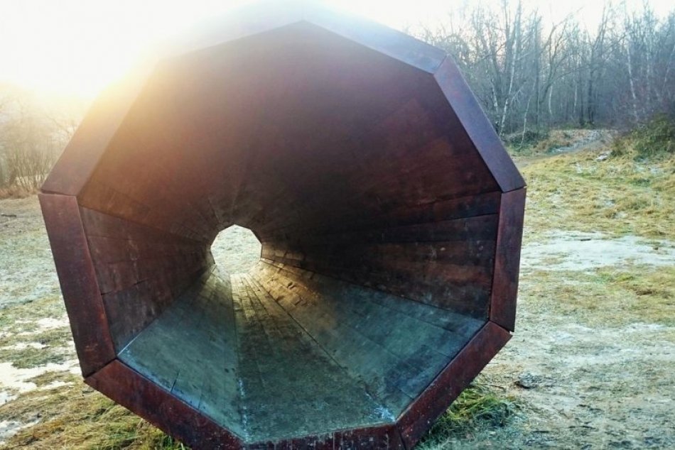 Obrazom: Drevený megafón neďaleko Prešova láka turistov vo veľkom
