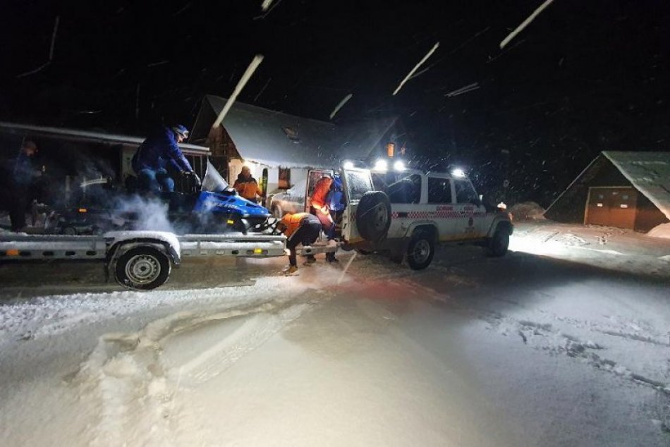 Lavína pod Kondratovou kopou strhla trojicu skialpinistov