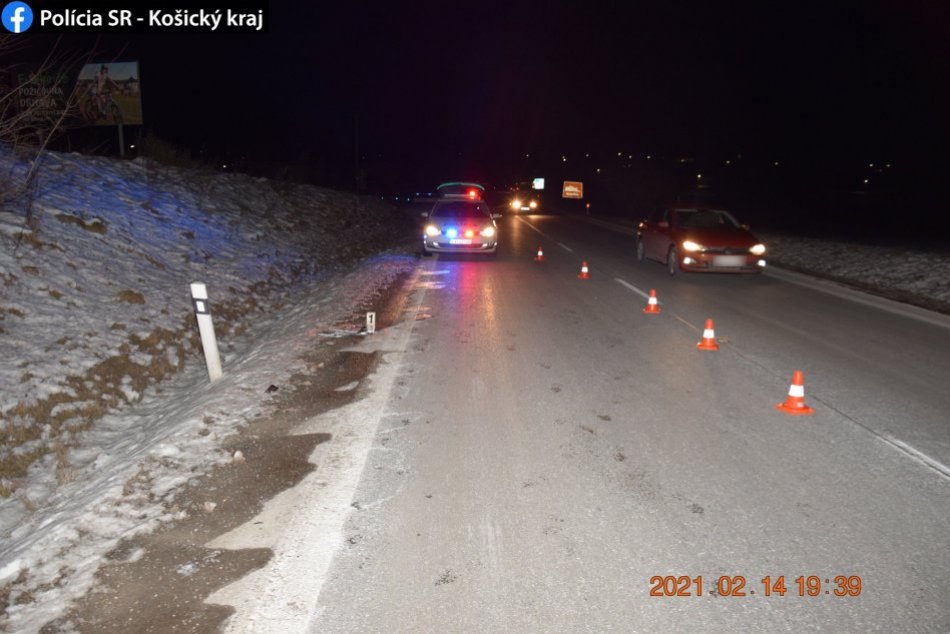 Vážna nehoda pri Krásnohorskom Podhradí: Polícia hľadá svedkov!
