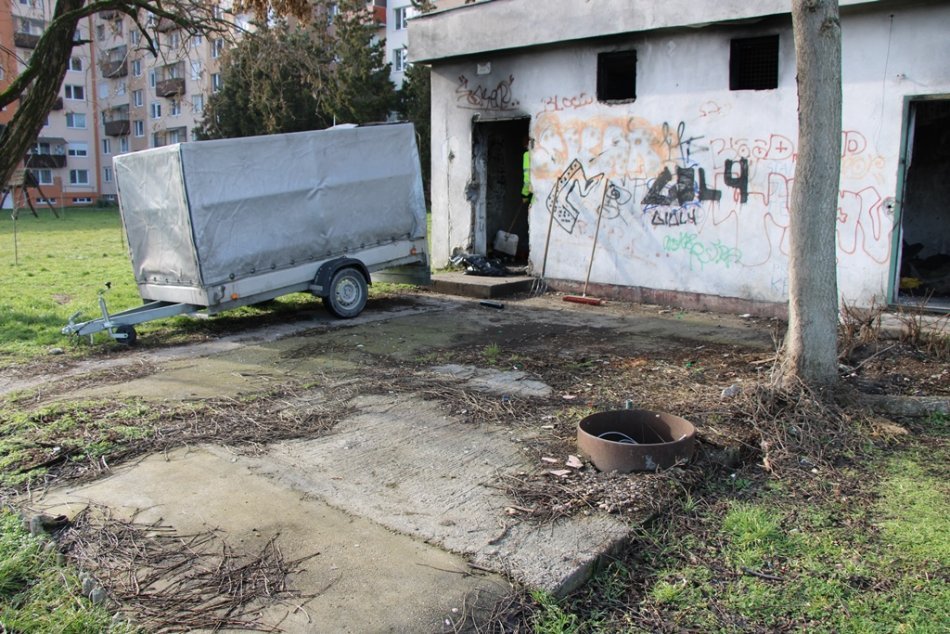 Stará budova na Nábrežnej ulici