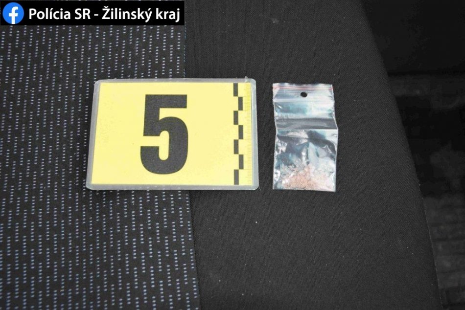 Úspešná protidrogová razia ružomberských policajtov