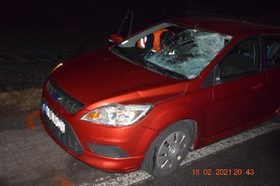 V OBRAZOCH: Chodec medzi Bystricou a Brenzom neprežil zrážku s autom