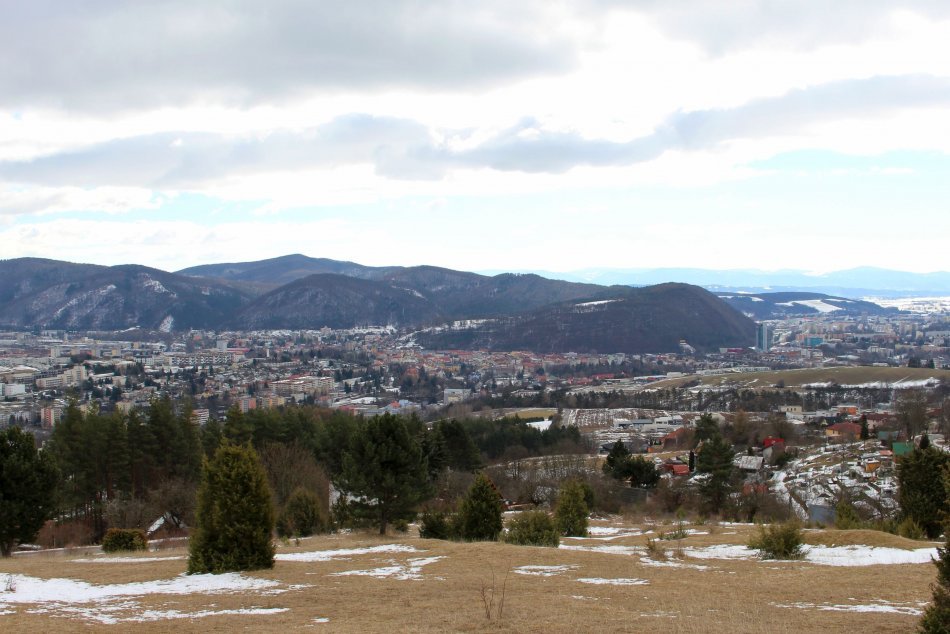 V OBRAZOCH: Pokochajte sa panorámou Bystrice z Laskomera