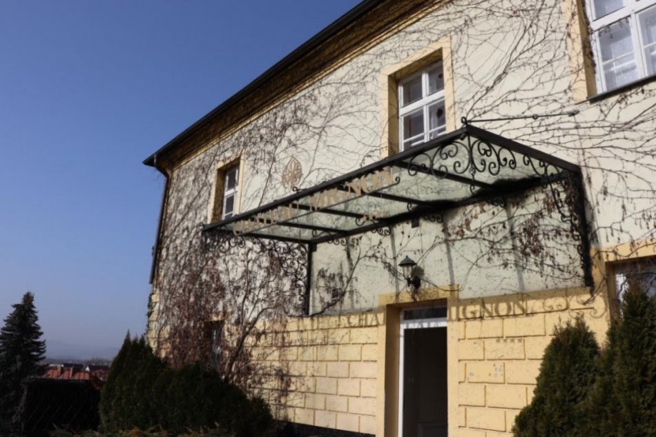 OBRAZOM: Dubnica získala do vlastníctva kaštieľ pri parku, ktorý zrekonštruuje