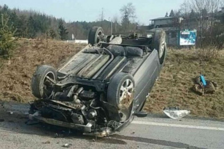 OBRAZOM: Nehoda na považskobystrickom sídlisku Rozkvet