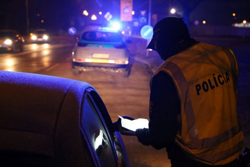 V OBRAZOCH: Polícia v Nitre kontroluje sprísnené opatrenia