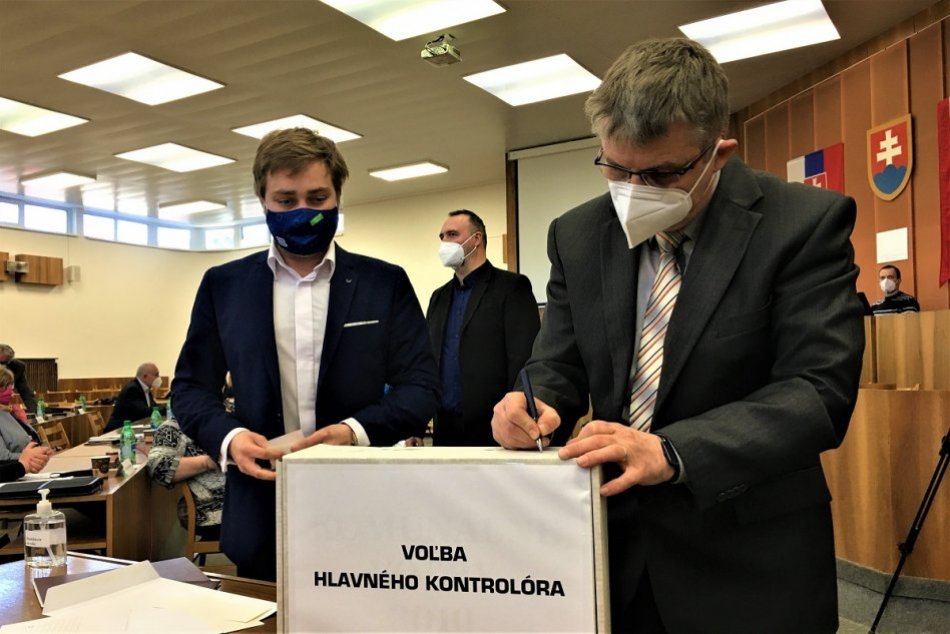 OBRAZOM: Voľba hlavného kontrolóra v Považskej Bystrici