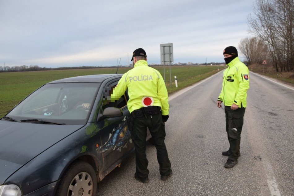 Policajné kontroly na novozámockých cestách