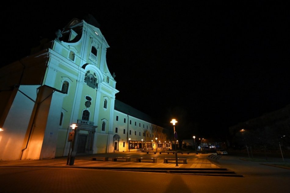 OBRAZOM: Centrum Prievidze v čase nočného zákazu vychádzania