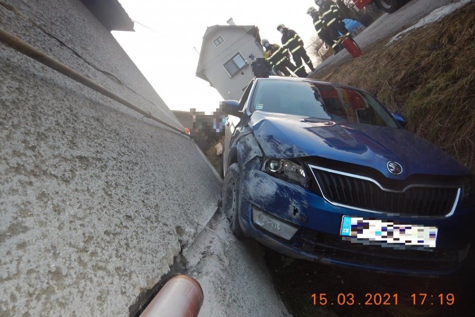 V OBRAZOCH: V Pohorelej havaroval opitý vodič