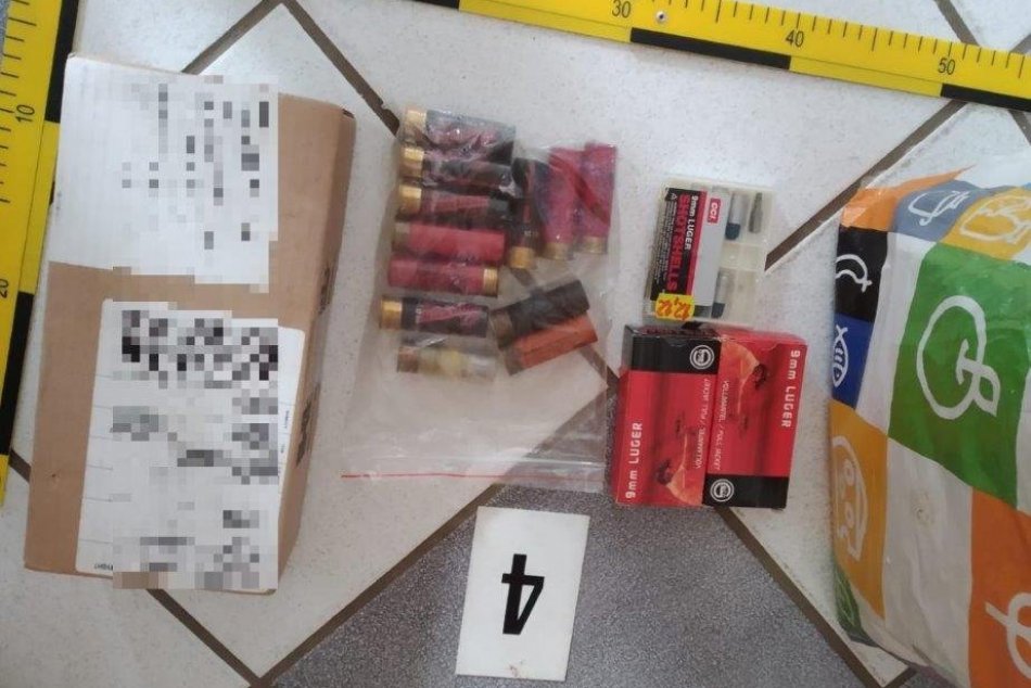 FOTO: Akcia trenčianskych kriminalistov, obvinili dvoch Partizánčanov