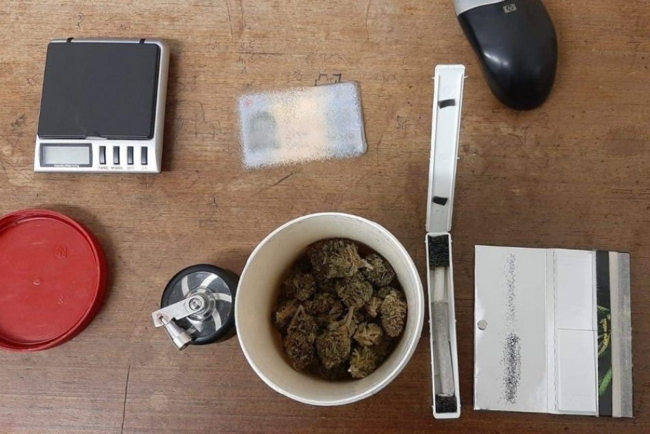 Nočná akcia polície: Muž mal pri sebe drogy