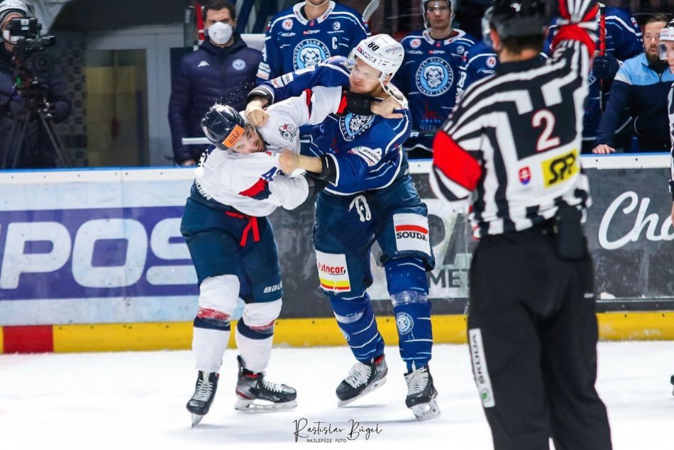 HK Nitra- HC Slovan Bratislava 8:2 vo 4.zápase štvrťfinále play off