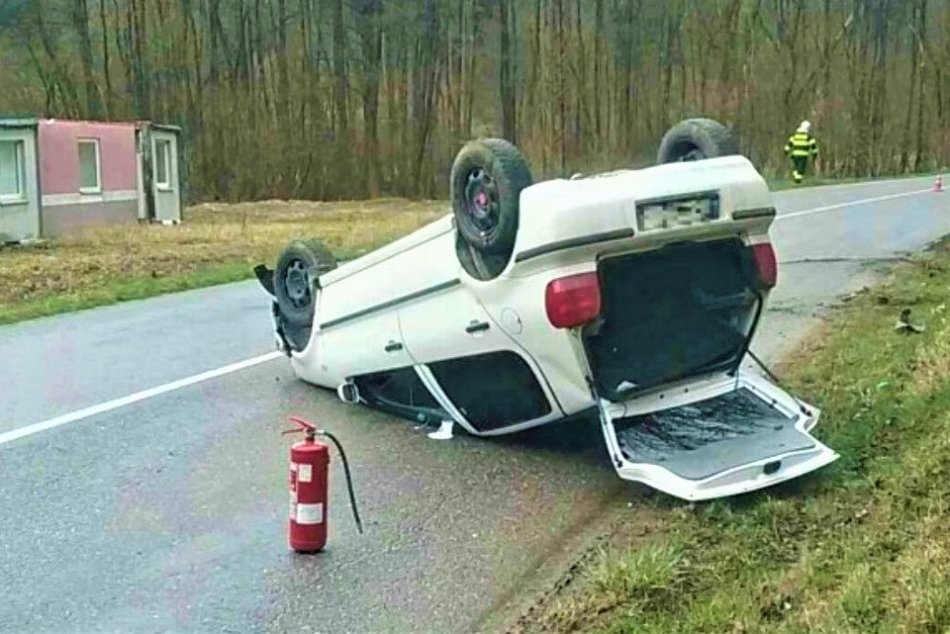 OBRAZOM: Dopravná nehoda pri Dolnom Lieskove