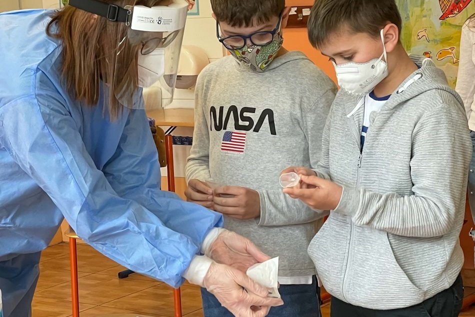 V OBRAZOCH: Zvolenských školákov otestovali testami zo slín